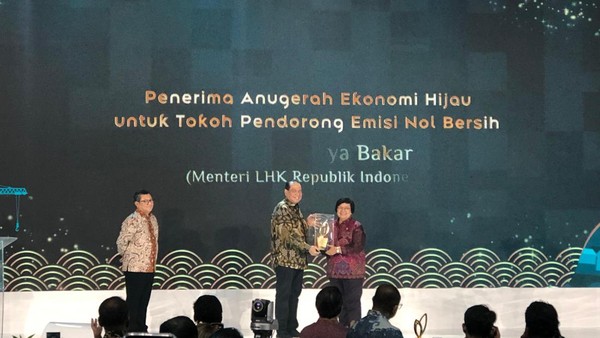 Menteri LHK Siti Nurbaya Jadi Tokoh Pendorong Emisi Nol Bersih