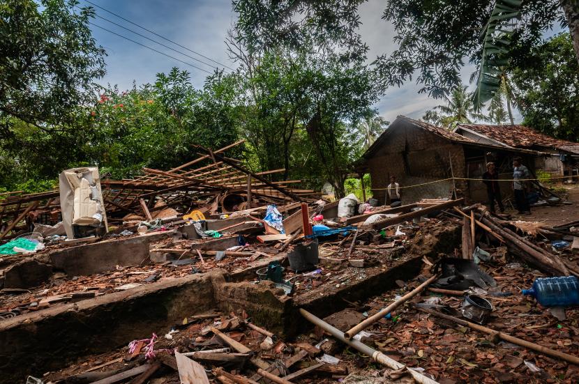 Rumah Nelayan di Pandeglang Hancur Akibat Ledakan