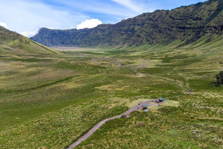 Keindahan Padang Sabana Bromo Sebelum Kebakaran